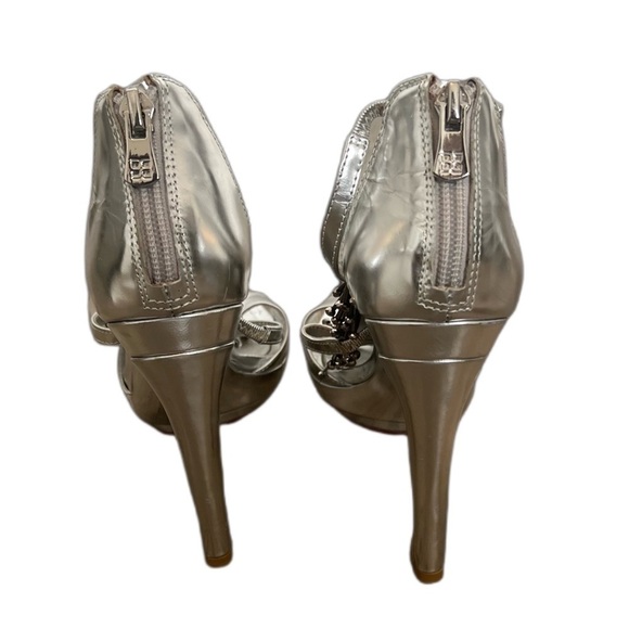 BCBG Max Azria Metallic Silver 4" Heels - Size 6 1/2 - Picture 6 of 16